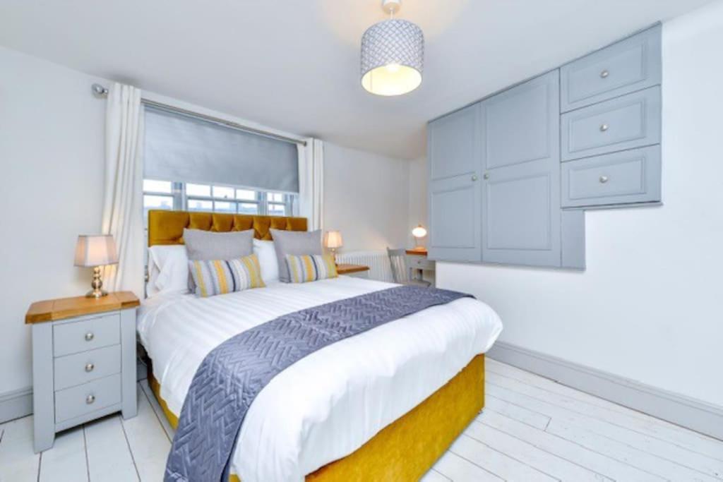 Victorian Townhouse - Stamford Centre - 2 Big Bedrooms, Living Room Kitchen Etc Tastefully Decorated Bagian luar foto