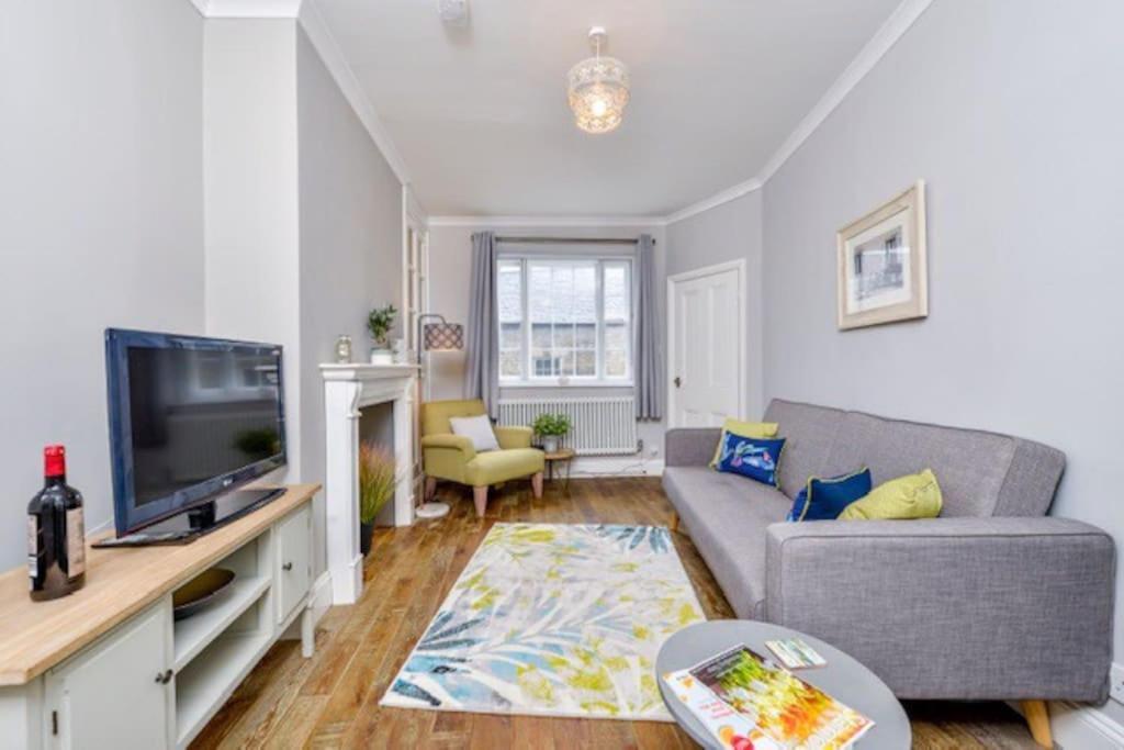 Victorian Townhouse - Stamford Centre - 2 Big Bedrooms, Living Room Kitchen Etc Tastefully Decorated Bagian luar foto