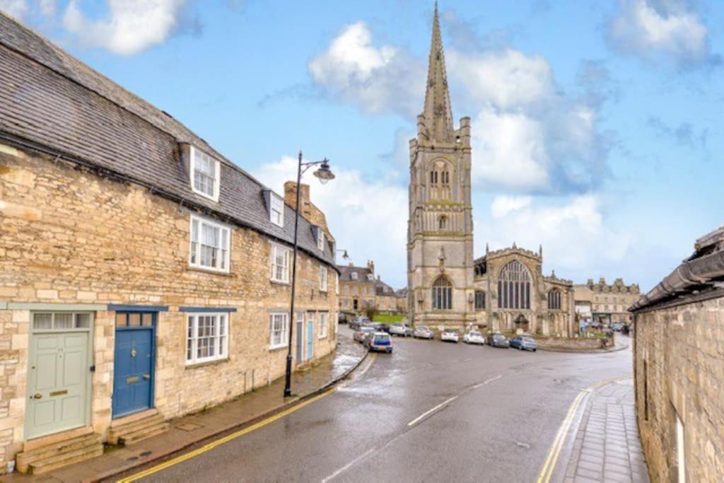 Victorian Townhouse - Stamford Centre - 2 Big Bedrooms, Living Room Kitchen Etc Tastefully Decorated Bagian luar foto