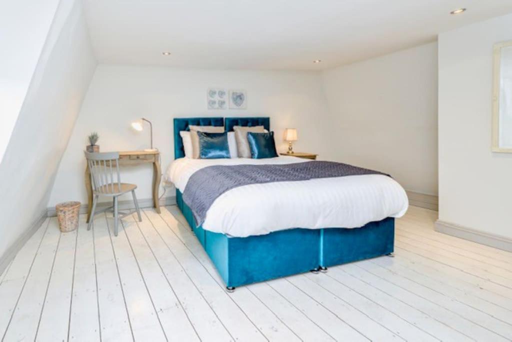 Victorian Townhouse - Stamford Centre - 2 Big Bedrooms, Living Room Kitchen Etc Tastefully Decorated Bagian luar foto
