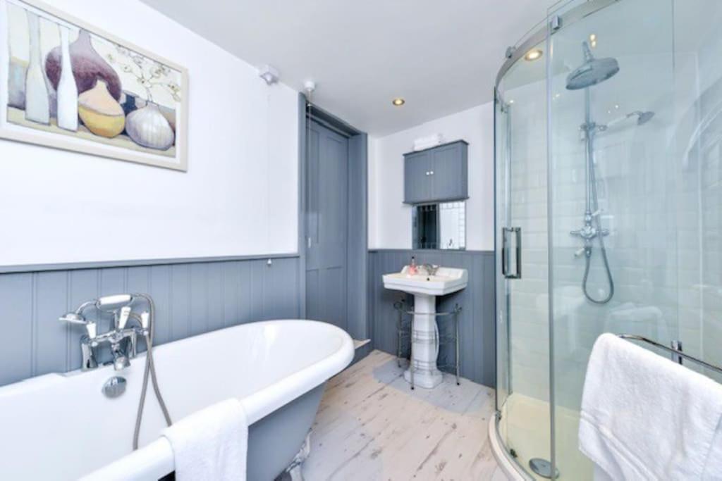 Victorian Townhouse - Stamford Centre - 2 Big Bedrooms, Living Room Kitchen Etc Tastefully Decorated Bagian luar foto